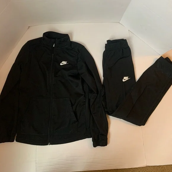 Boys NIKE Matching Outfit. Large - Picture 1 of 7